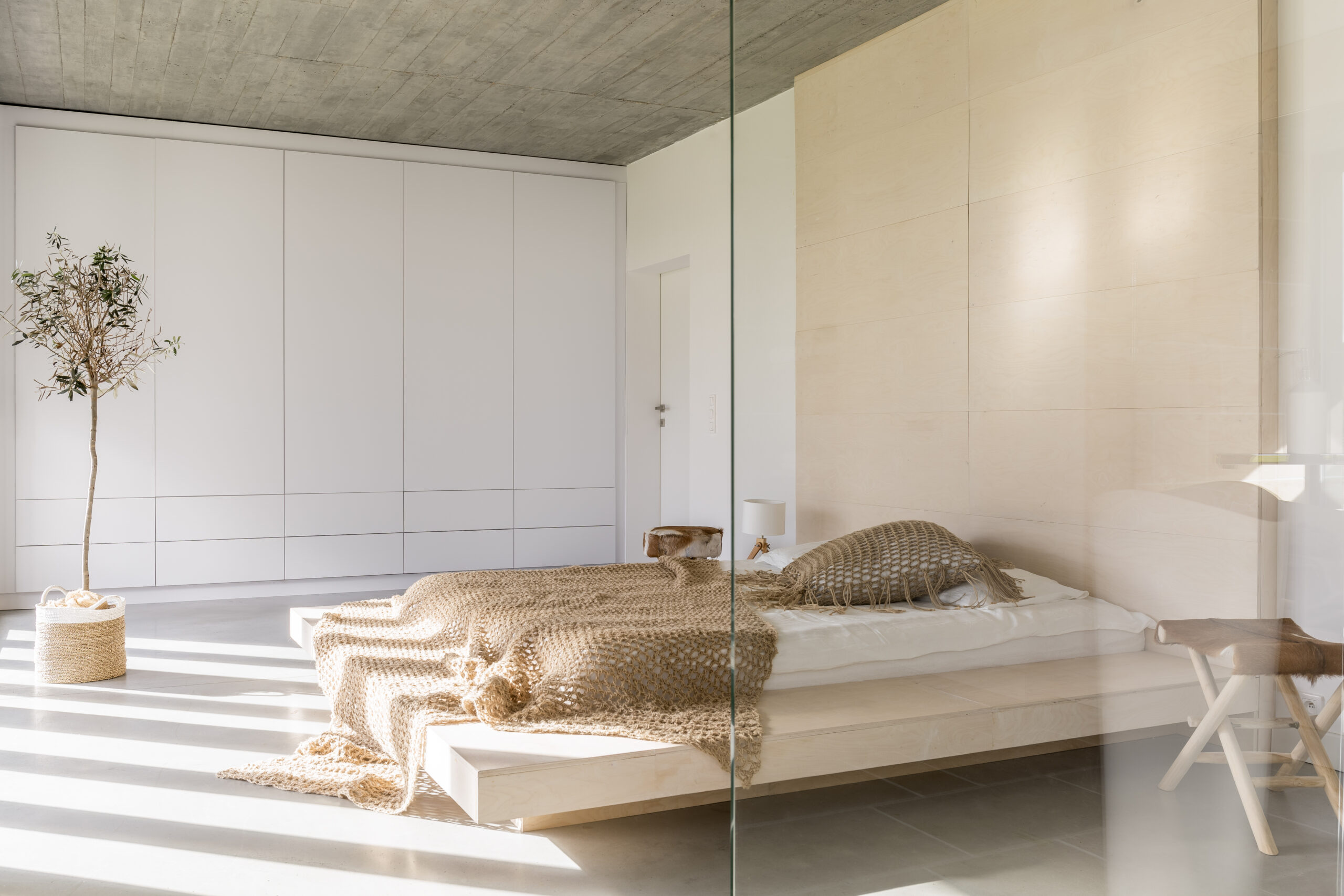 Light,Bedroom,With,King,Size,Bed,And,White,Wardrobe